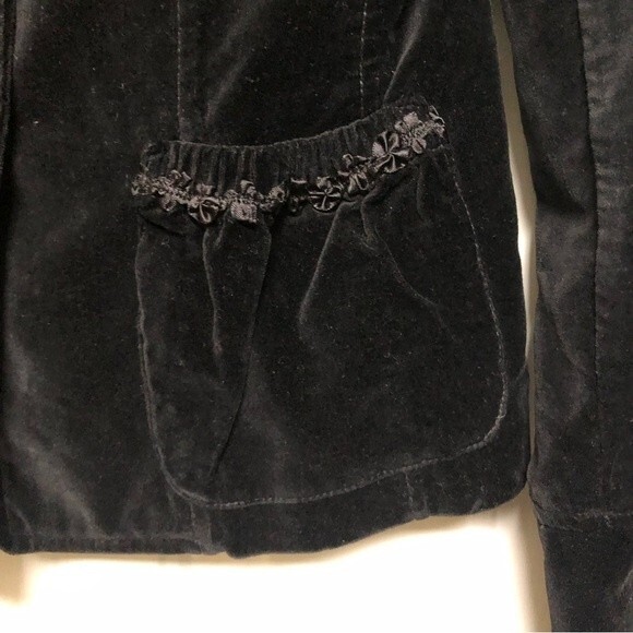 H&M WOMEN'S BLAZER VELVET BLACK SIZE 8 3 BUTTONS, 2 POCKETS , SLEEVES W/BUTTON - Picture 6 of 7
